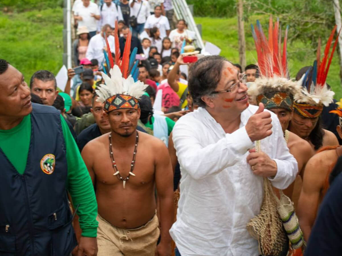 Petro en evento con comunidades indígenas.
